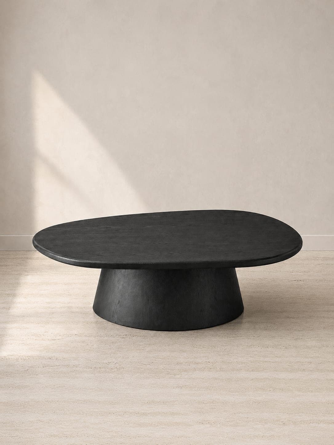Mesa baja Bosque Negro Large from Línea Regidor, front view in a styled room