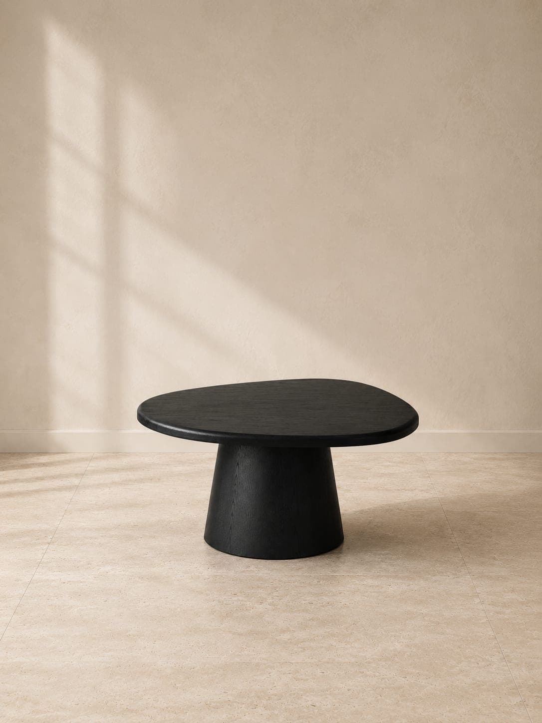 Mesa baja Bosque Negro Small from Línea Regidor, front view in a styled room